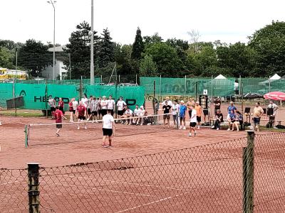 Einiges Los am Tennisplatz - Fußballtennisturnier